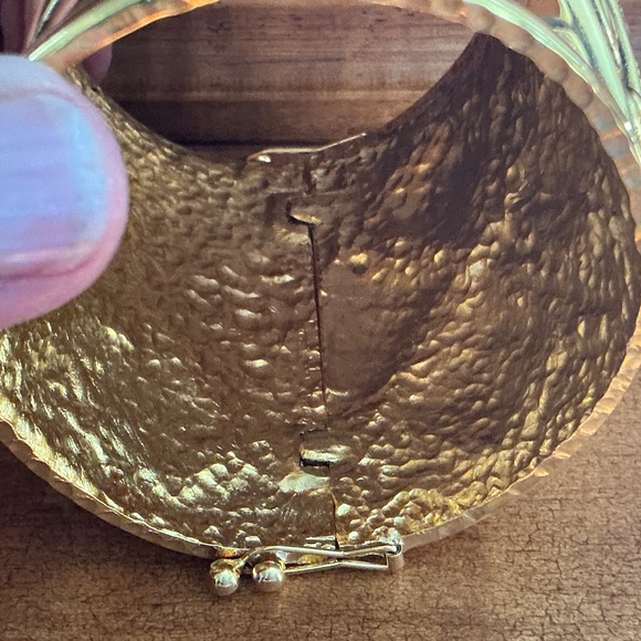 Chanel Wide Matelassé bracelet Vintage - Picture 12 of 13